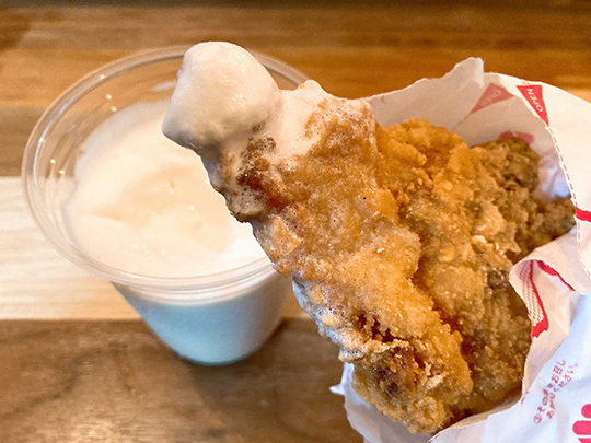 モスバーガー公式、「モスシェイク」に「モスチキン」をダイブさせる食べ方を紹介（#いいにくいことを言う日）