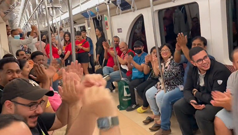 W杯ドイツ戦後のカタール電車内で遭遇した風景が素敵　拍手と歓声“ニッポンコール”が鳴り止まない