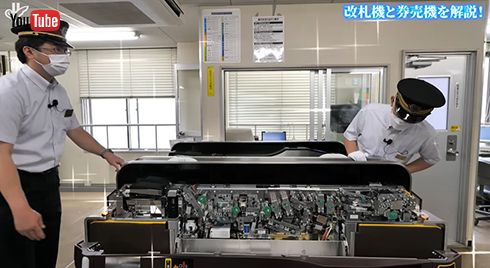 自動改札機の中身、オープン！