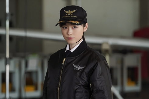 「舞いあがれ」舞・福原遥が柏木・目黒蓮主演の「月の満ち欠け」Tシャツ着て話題