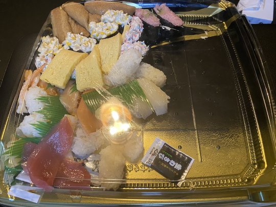 出前館で頼んだお寿司がぐちゃぐちゃになってしまっていた、という投稿が話題に