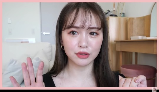 HKT48の元メンバーで、インフルエンサーとして活動する「ゆうこす」こと菅本裕子さんが、自身のYouTubeチャンネルに投稿した動画上での「Wi-Fiは肌に有害」という発言とその弁明について謝罪