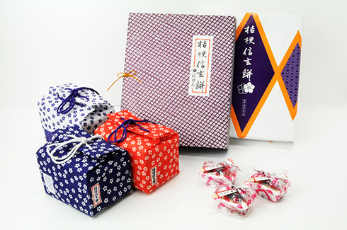 「桔梗信玄餅」をリキュールで再現した“夜の信玄餅”が登場　黒蜜の甘さときな粉の香りを味わえる大人向けアルコール飲料