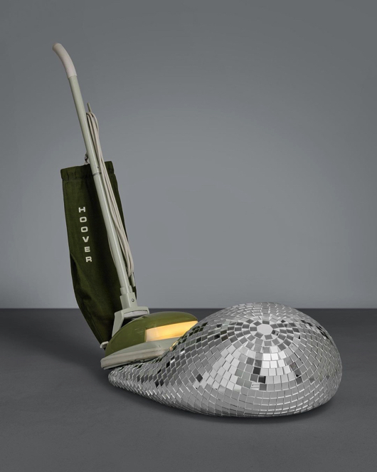 ぐにゃっとしたミラーボール