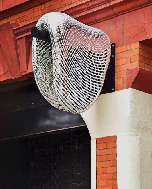 ぐにゃっとしたミラーボール