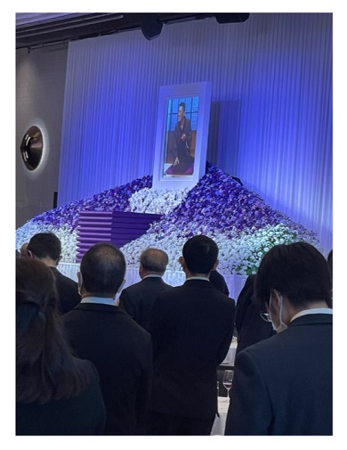 俳優の渡辺徹逝去に驚く、円楽お別れ会の「サンドウィッチマン」富澤たけし