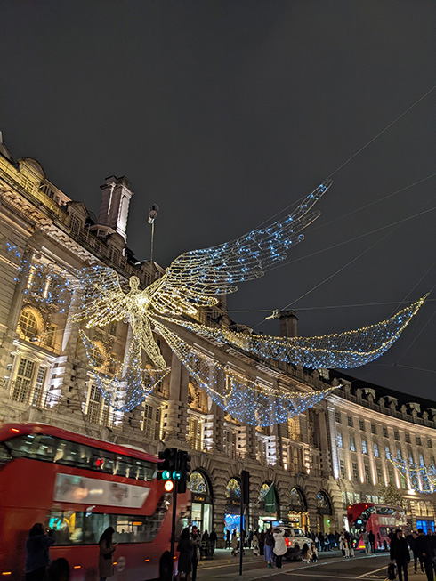 ロンドンのクリスマス装飾が美しすぎると話題に　「本気出してきて美しすぎ」「人生で一度は行ってみたい」