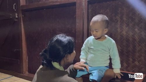 「Child Imitates the Priest Praying || ViralHog」