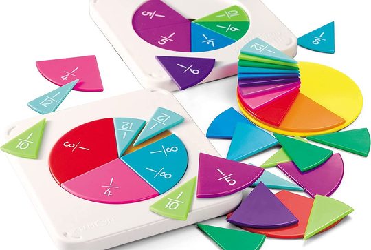 くもん出版が販売している「はじめての分数パズル」という知育玩具