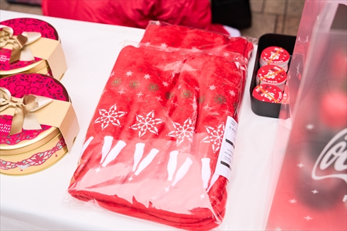 コカ・コーラ - コカコーラ　　クリスマス　サンタトラック　2台 全員もらえるプレゼント背負った“コカ・コーラサンタ”が日本縦断