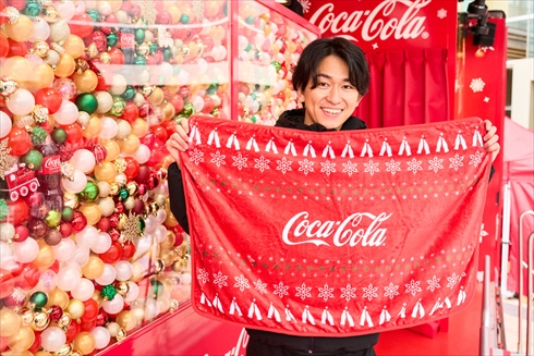 全員もらえるプレゼント背負った“コカ・コーラサンタ”が日本縦断