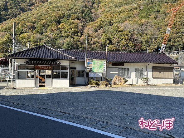 温泉入ろうと行ってみた下部温泉駅。いい佇まい