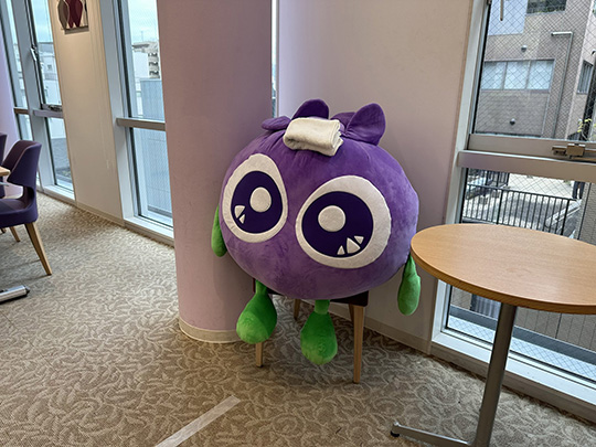 「ブルーベリーアイ」のわかさ生活・ブルブルくんが自動ドアに挟まる　診断メーカー「#欠勤届を提出した」