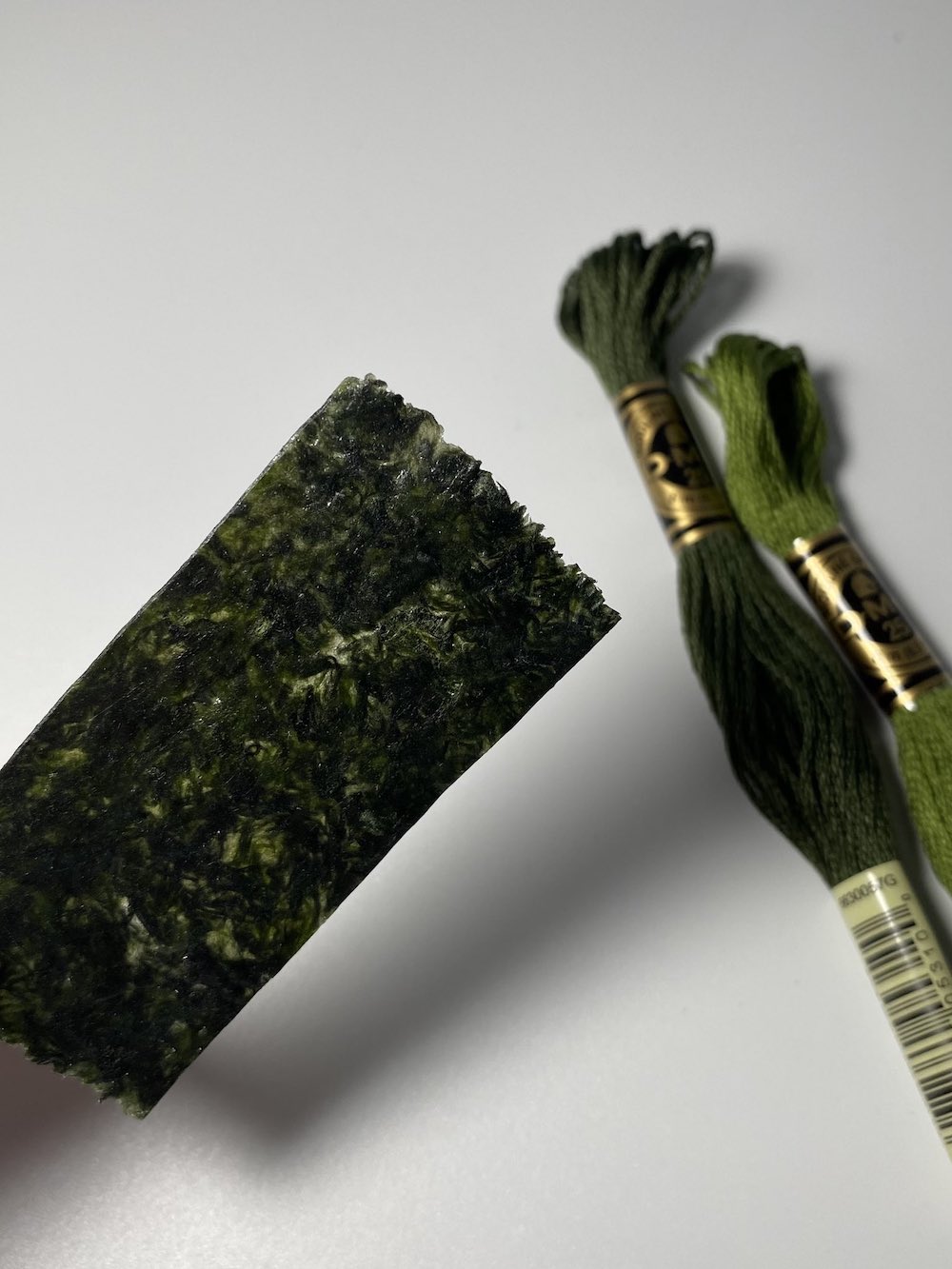 “これは糸の焼きのりです”刺繍画家の作品が人々を驚愕させる　「クオリティ高すぎ」「本物にしか見えない」