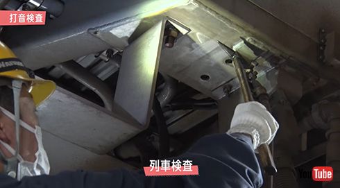 ハンマーでカンカン叩いて検査