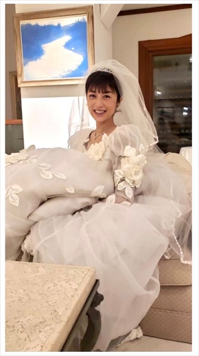 高岡早紀のウエディングドレス姿