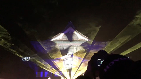 EDM風般若心経と派手なライトアップの“パリピ善光寺”　「俺の葬式こういう感じにして」「仏教のアミューズメントパーク」と話題