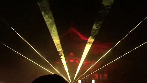 EDM風般若心経と派手なライトアップの“パリピ善光寺”　「俺の葬式こういう感じにして」「仏教のアミューズメントパーク」と話題