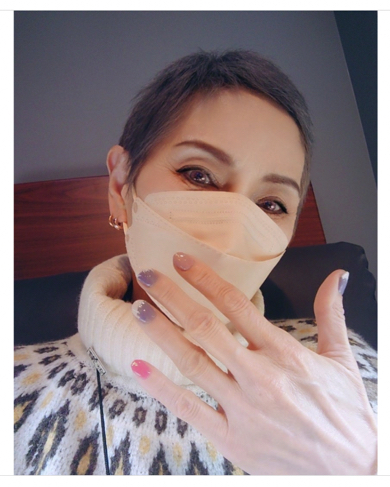 半年の闘病経て食道がんが消滅した秋野暢子がネイル挑戦