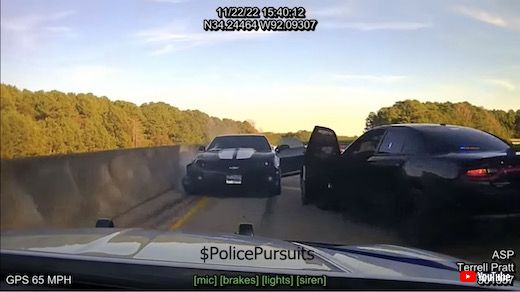 警察 アメリカ パトカー 正面衝突 事故