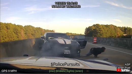 警察 アメリカ パトカー 正面衝突 事故