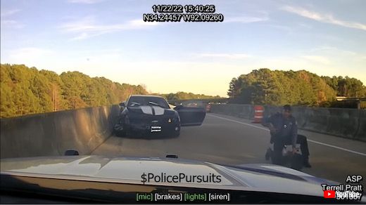 警察 アメリカ パトカー 正面衝突 事故