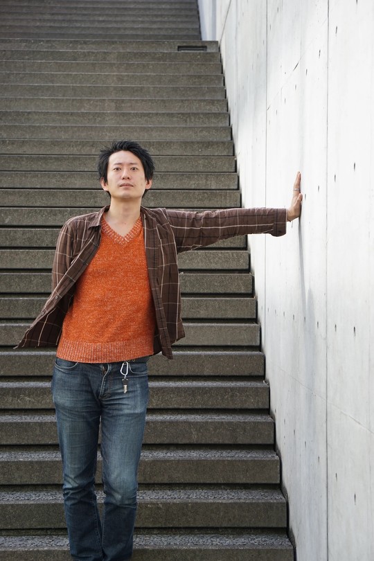 劇作家・演出家の谷賢一さんに性被害などを受けた、という役者の大内彩加さんによる告発を受け、浜通り舞台芸術祭実行委員会は12月15日に舞台「家を壊すー他、 短編-」を全公演中止とすると発表