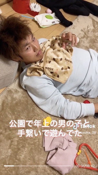 娘についての話で表情が曇るパパの写真