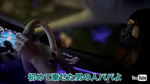 両親を乗せて初運転する本田望結