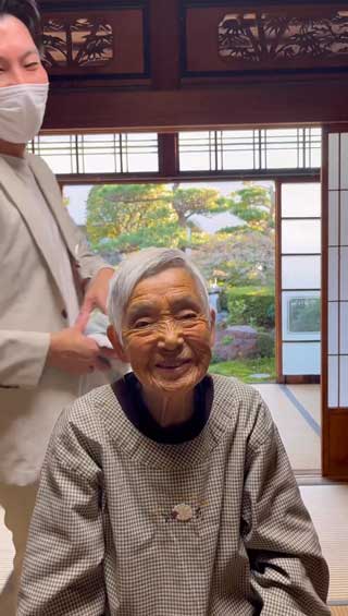 祖母 88歳 おばあちゃん ヘアカット 髪を切る 実家 美容師