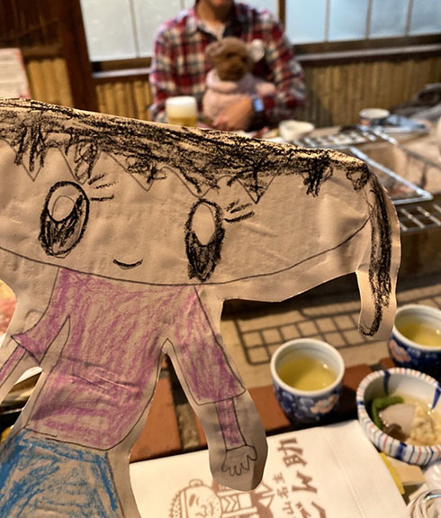 ごん助店内でぬい撮り