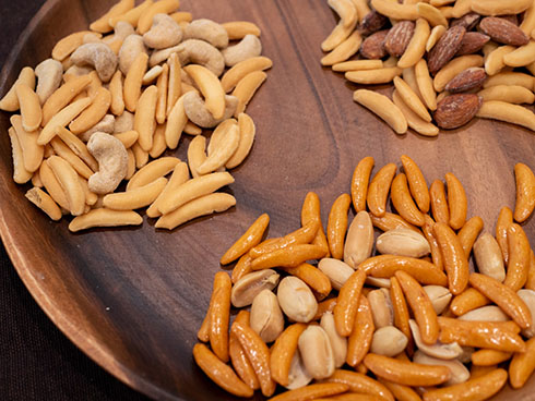 亀田のなぜうま・ノーマル柿の種との比較