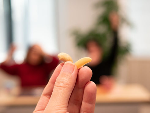 亀田のなぜうま・2人をよそに食レポする筆者
