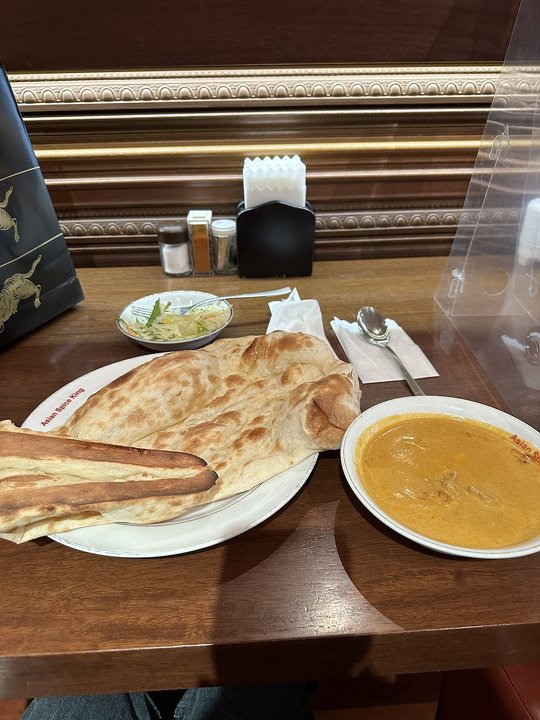 「インド人の私が初めて日本でインドカレーを食べてみた。ヤバい。うますぎる」――。インド出身のアメリカ人が、来日してインドカレーを食べた感想がTwitterで注目を集めています