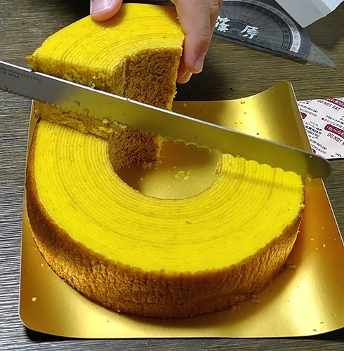 「バウムクーヘンを5つに切り分けて」→紙で五角形を作ってミッション達成　小学4年生がアニメで得た知識の応用がすごい