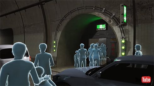 非常口から外へ避難する。非常口の中は安全な空間になっていて、煙が入ってこないようになっている