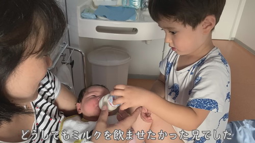 「生まれたばかりの妹に会えて、デレデレが止まらない」