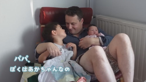 「生まれたばかりの妹に会えて、デレデレが止まらない」