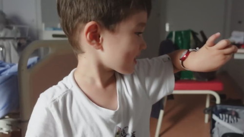 「生まれたばかりの妹に会えて、デレデレが止まらない」