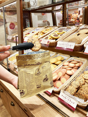 　森永製菓のグループ会社であるアントステラは2023年1月から、「ステラおばさんのクッキー」で毎月19日に「クッキー詰め放題」イベントを定例開催すると発表