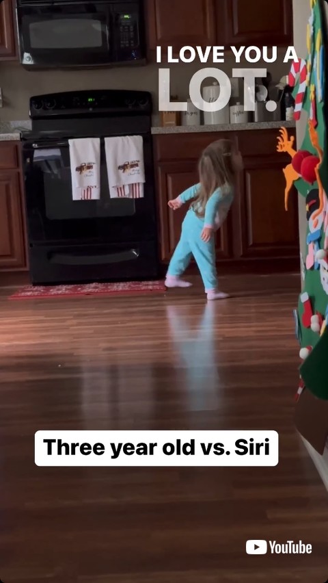 Sirに向かって絶叫する少女