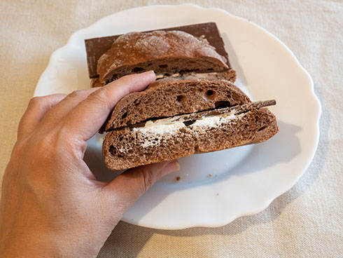 はみでる板チョコメロンパン・断面