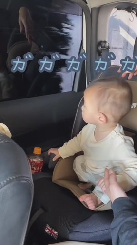 「洗車初体験な赤ちゃん」