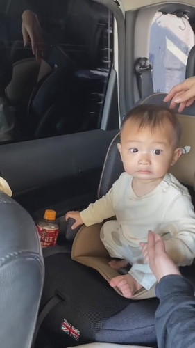 「洗車初体験な赤ちゃん」