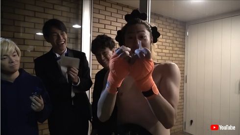 タバコをへし折るしぐさの「東海オンエア」てつや