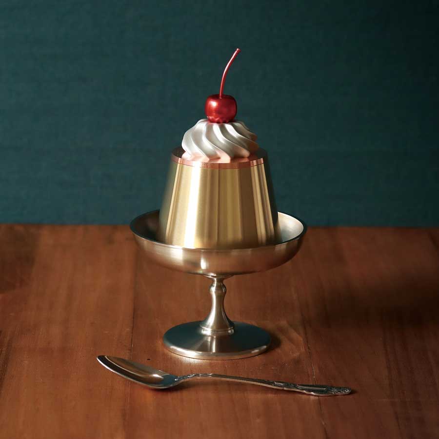 究極の“固めプリン”誕生　金属加工の職人技で作られた「金属でできた固めプリン」がうっとりする美しさ　お値段は4万5000円