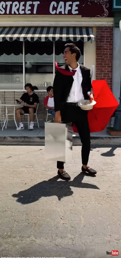 空中に浮かんで見えるけどよく見ると……？　二重にだまされるトリック動画がすごい