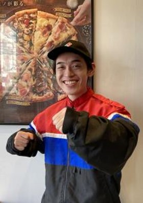 　ドミノ・ピザは12月26日から、大阪の「ドミノ・ピザ 東三国店」で、「1枚買うと2枚無料」キャンペーンを期間限定で実施