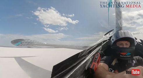 運転席の様子はまるで戦闘機！