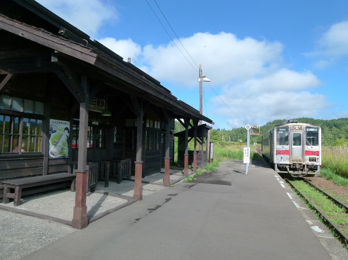 留萌線の廃止予定区間にある恵比島駅。ここは朝ドラ「すずらん」の舞台となった明日萌駅のロケセットがある